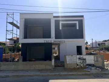 Moradia T4 para Venda em Charneca de Caparica e Sobreda