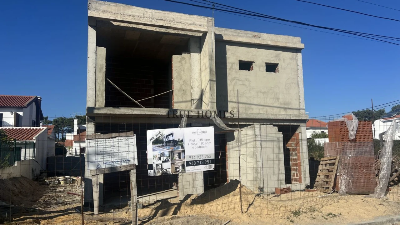 Moradia T4 para Venda em Charneca de Caparica e Sobreda Foto 8