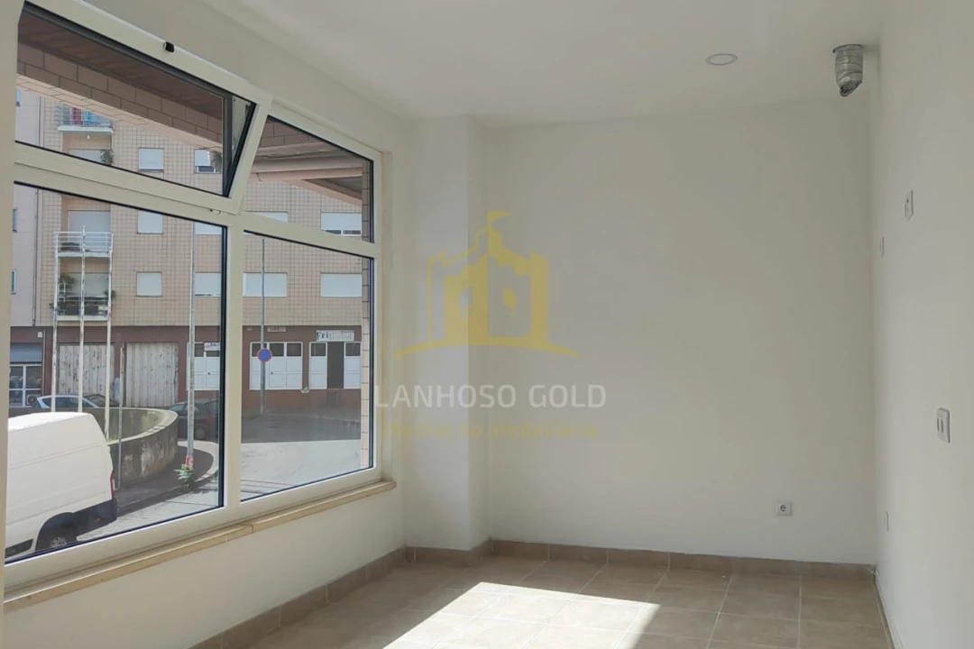 Loja para Arrendamento em Gualtar Foto 2