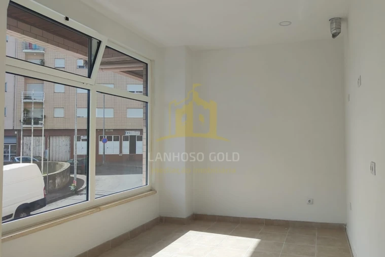 Loja para Arrendamento em Gualtar Foto 2