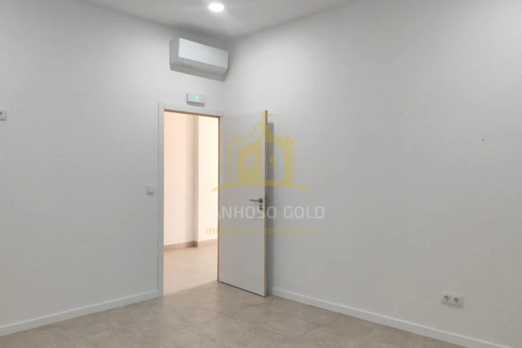 Loja para Arrendamento em Gualtar Foto 6