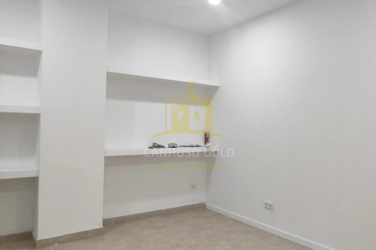 Loja para Arrendamento em Gualtar Foto 8