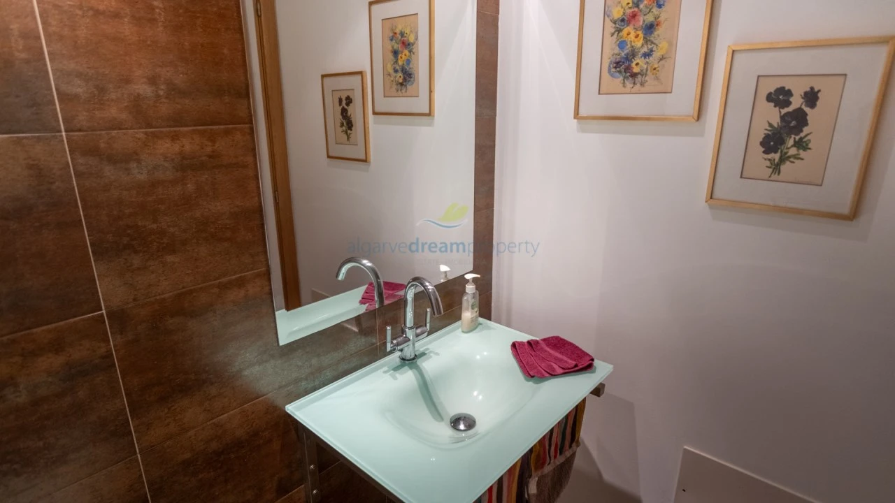 Moradia T4 para Venda em Albufeira e Olhos de Água Foto 9
