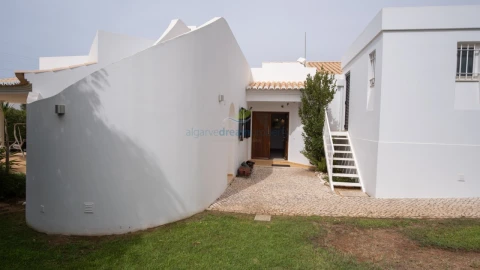Moradia T4 para Venda em Albufeira e Olhos de Água