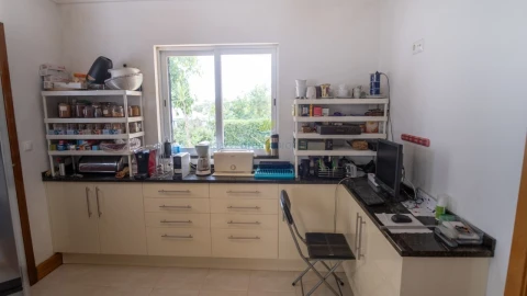 Moradia T4 para Venda em Albufeira e Olhos de Água