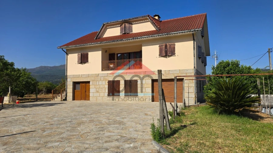 Moradia T7 para Venda em Segude