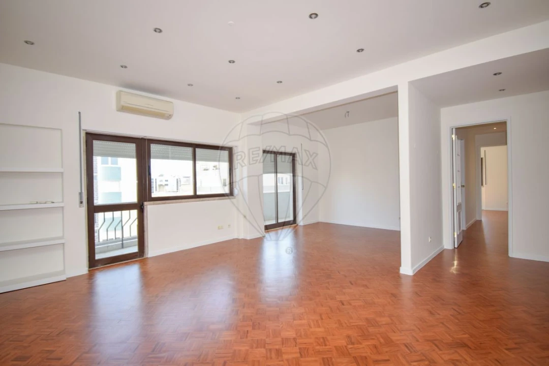 Apartamento T3 para Arrendamento em Avenidas Novas Foto 30