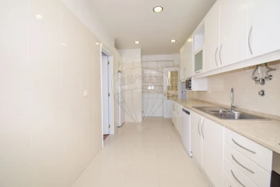 Apartamento T3 para Arrendamento em Avenidas Novas