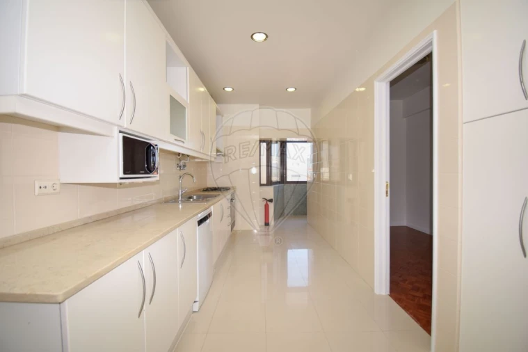 Apartamento T3 para Arrendamento em Avenidas Novas Foto 15