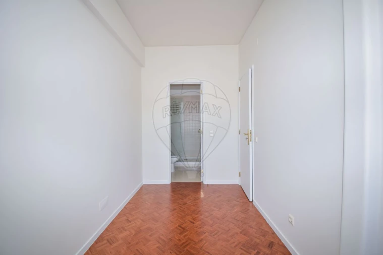 Apartamento T3 para Arrendamento em Avenidas Novas Foto 7