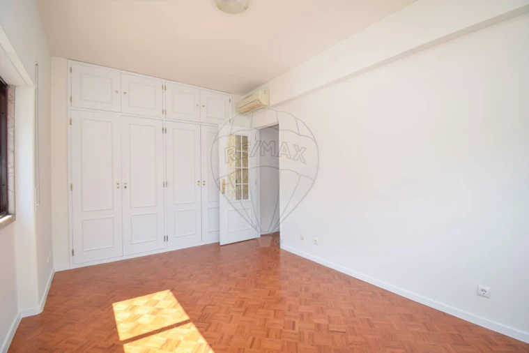 Apartamento T3 para Arrendamento em Avenidas Novas Foto 14
