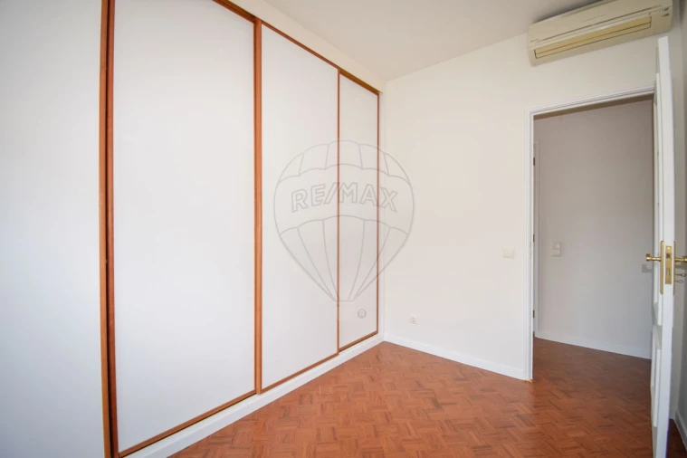Apartamento T3 para Arrendamento em Avenidas Novas Foto 19