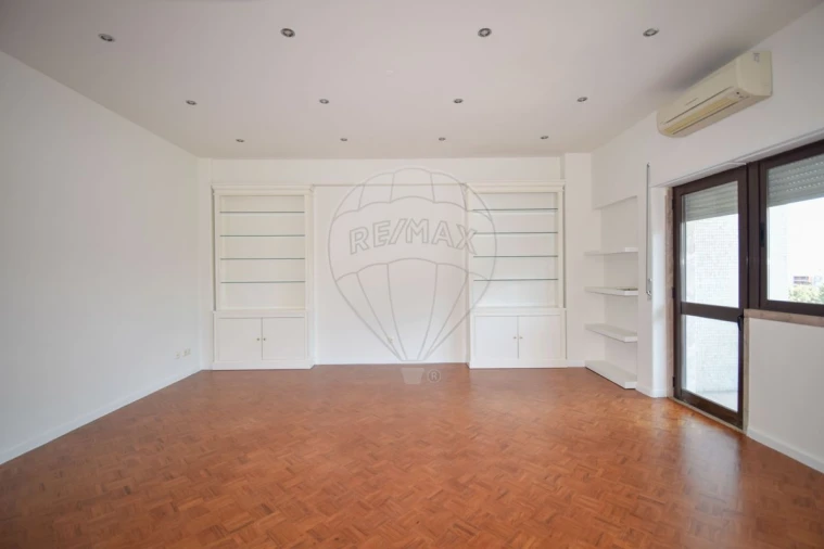 Apartamento T3 para Arrendamento em Avenidas Novas Foto 8