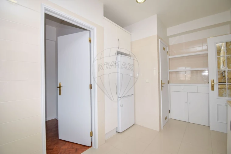 Apartamento T3 para Arrendamento em Avenidas Novas Foto 23