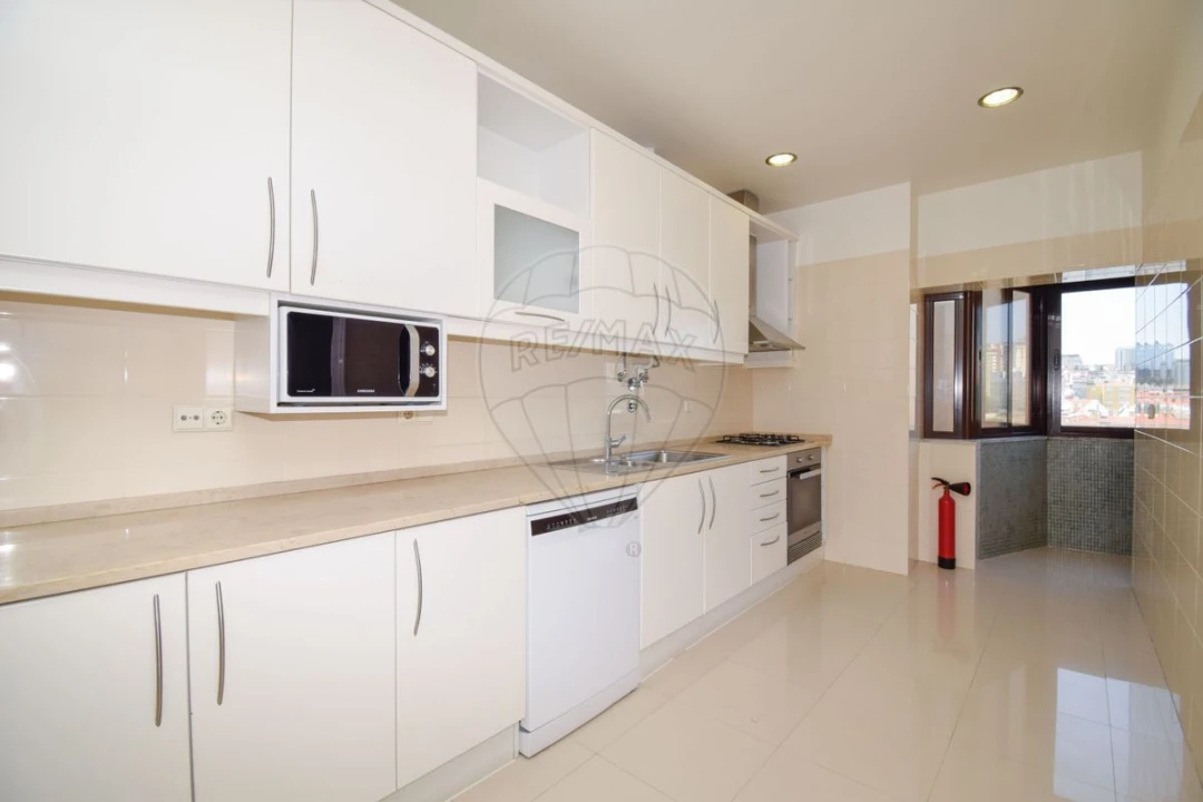 Apartamento T3 para Arrendamento em Avenidas Novas Foto 29