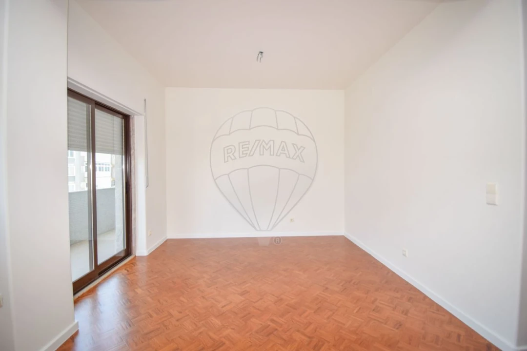 Apartamento T3 para Arrendamento em Avenidas Novas Foto 3