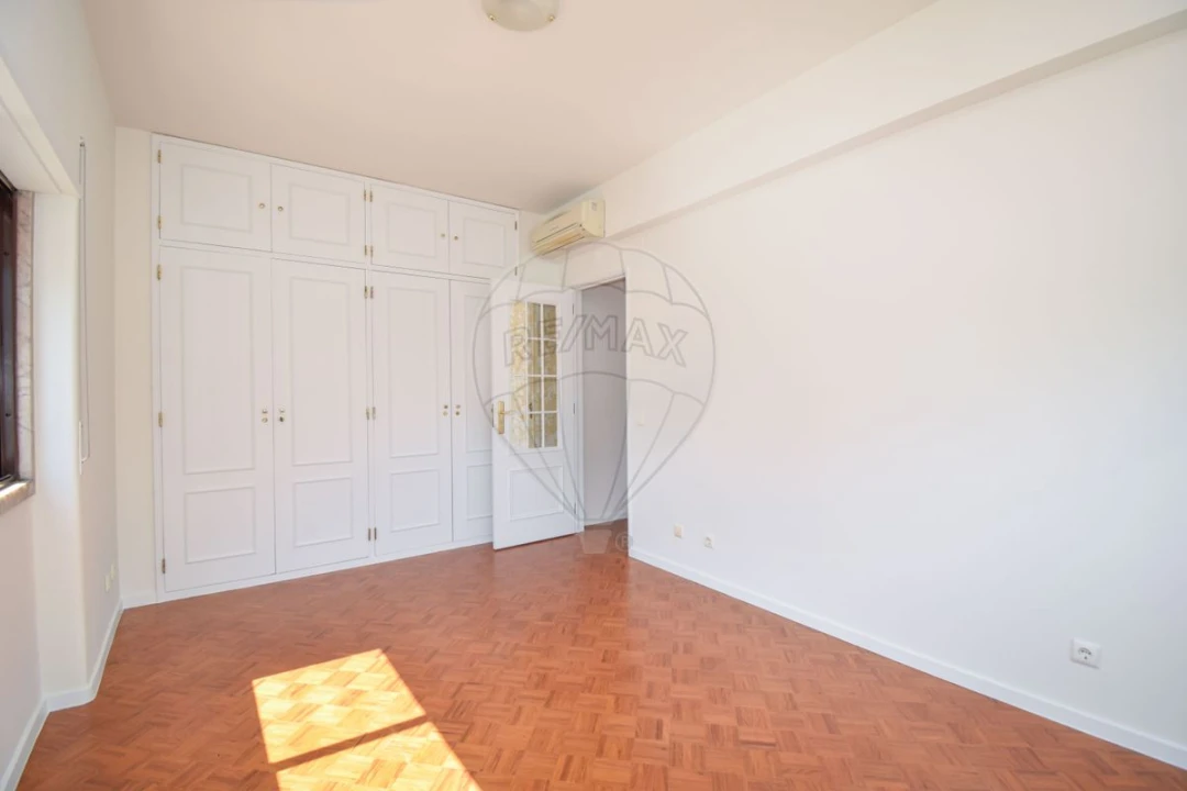 Apartamento T3 para Arrendamento em Avenidas Novas Foto 14