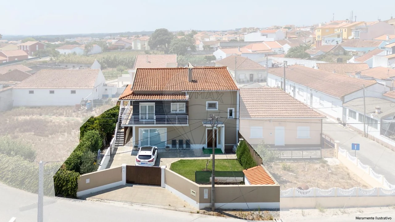 Moradia T5 para Venda em Campelos e Outeiro da Cabeça Foto 1