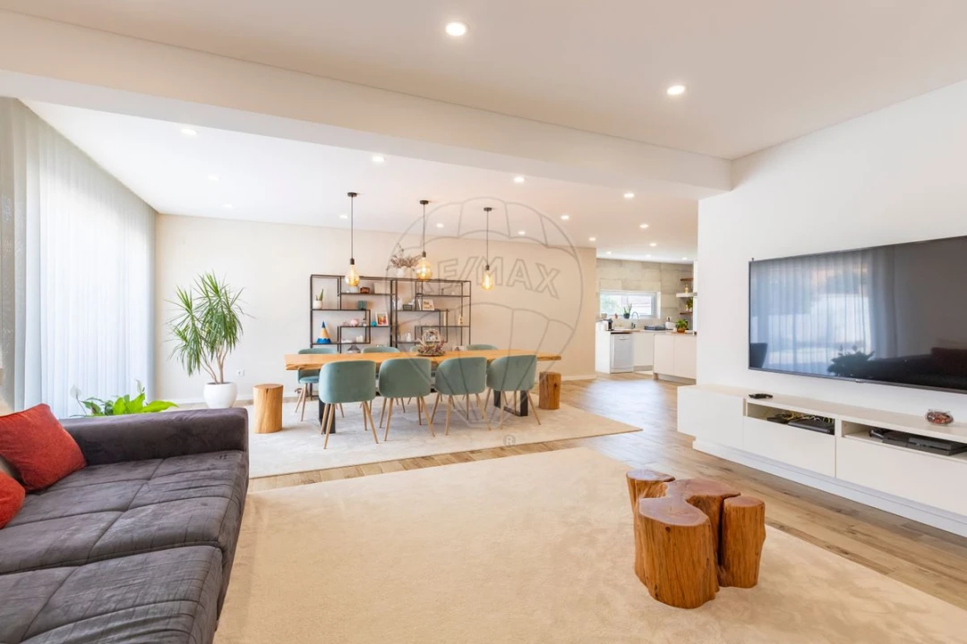 Moradia T5 para Venda em Campelos e Outeiro da Cabeça Foto 9