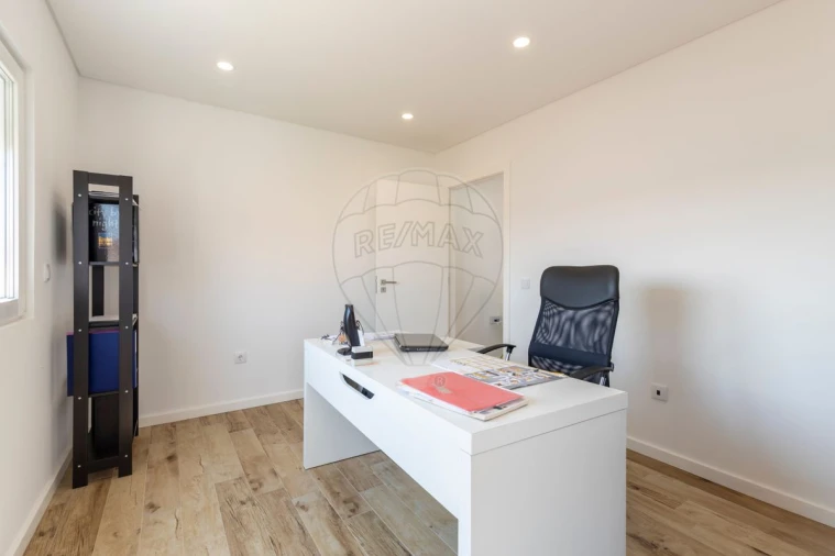 Moradia T5 para Venda em Campelos e Outeiro da Cabeça Foto 32