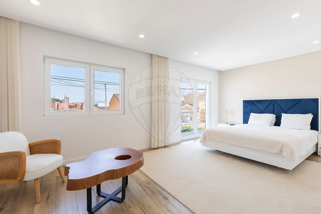 Moradia T5 para Venda em Campelos e Outeiro da Cabeça Foto 17