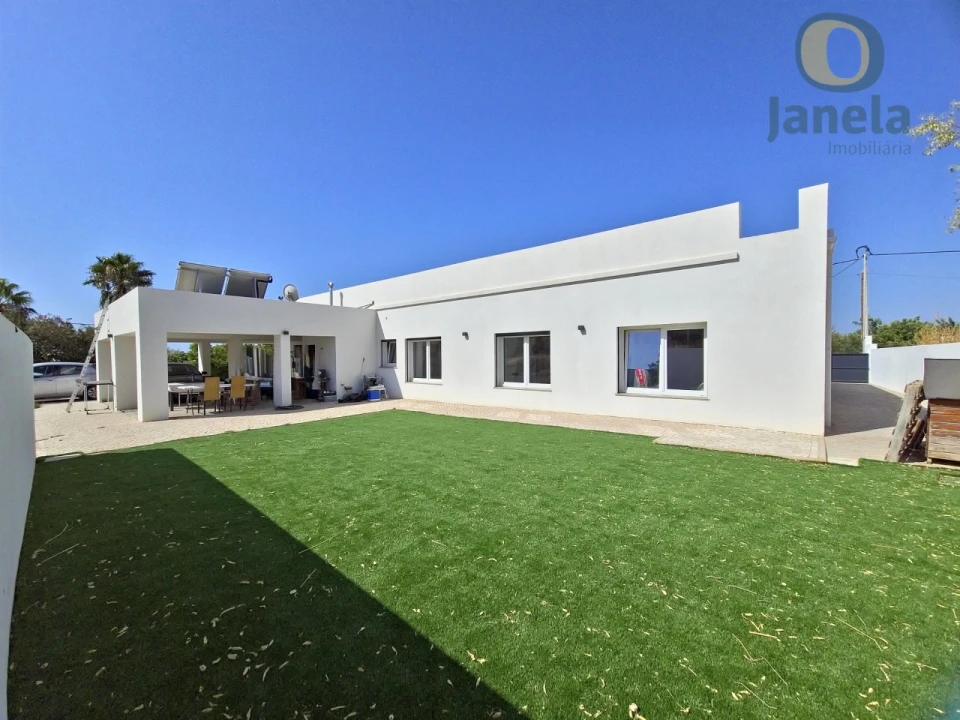 Moradia T5 para Venda em Santa Barbara de Nexe Foto 2
