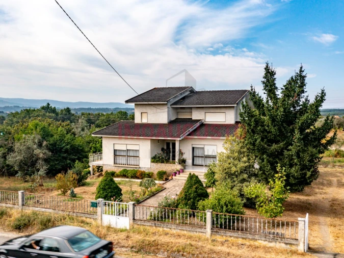 Moradia T4 para Venda em Santa Comba