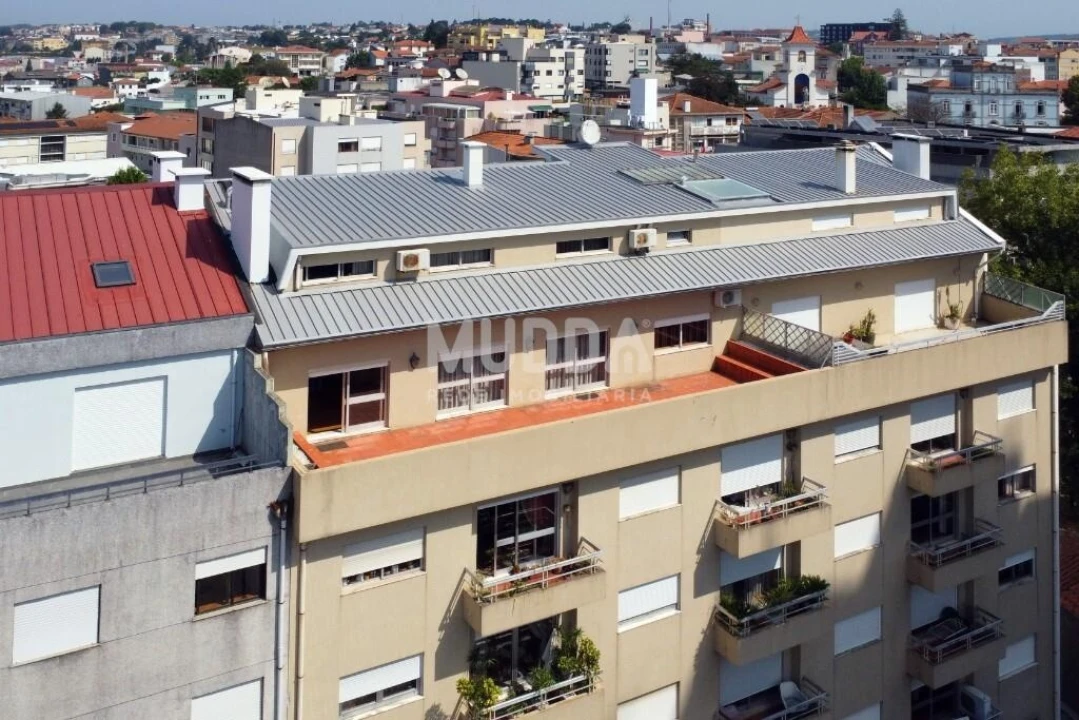 Apartamento T4 para Venda em São João da Madeira Foto 47
