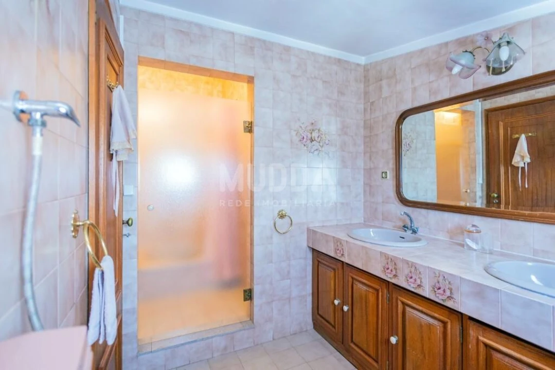 Apartamento T4 para Venda em São João da Madeira Foto 33