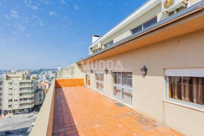 Apartamento T4 para Venda em São João da Madeira