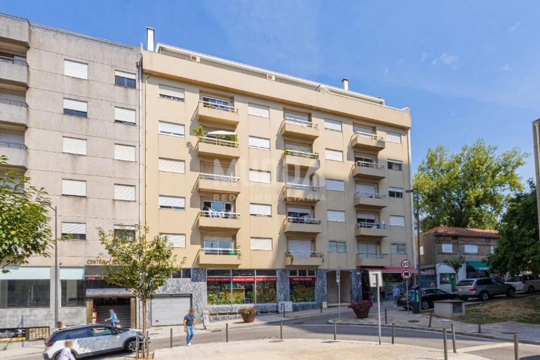 Apartamento T4 para Venda em São João da Madeira Foto 3