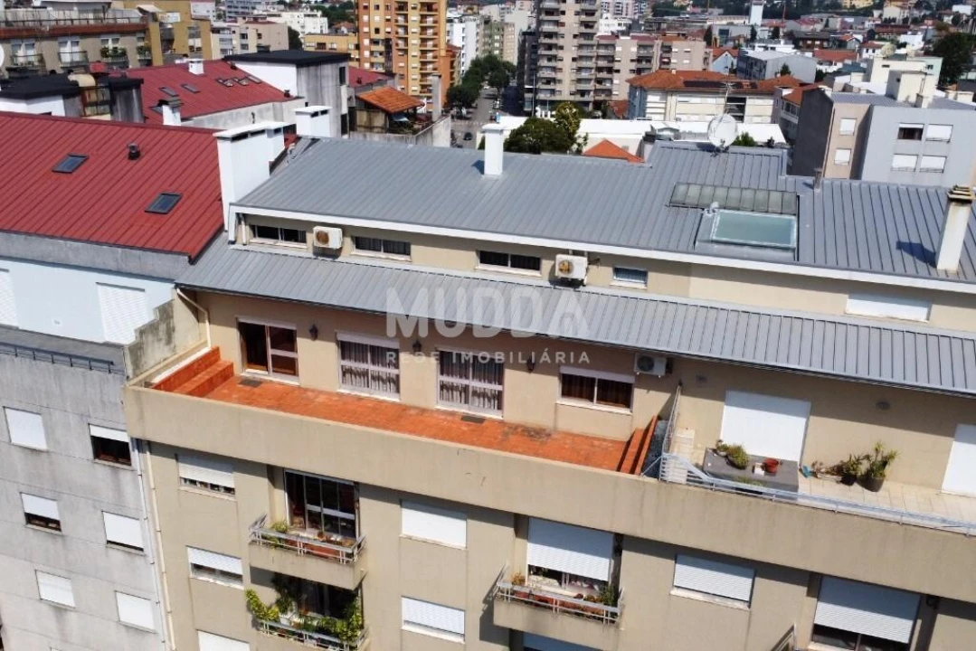 Apartamento T4 para Venda em São João da Madeira Foto 45