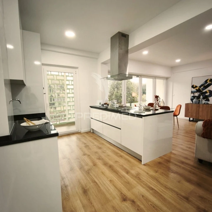 Apartamento T3 para Venda em Benfica Foto 1