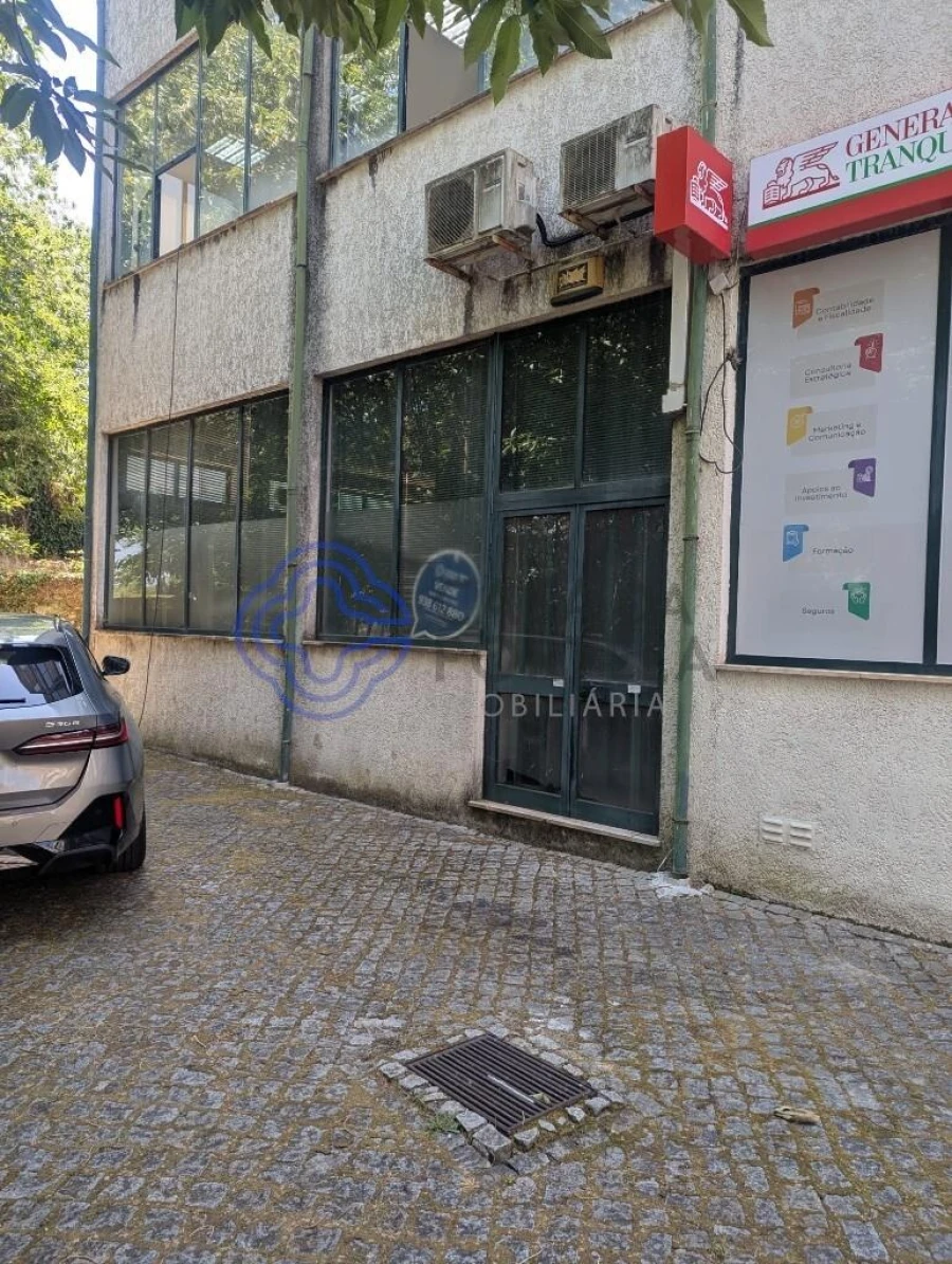 Loja para Venda em Santa Comba Dão e Couto do Mosteiro Foto 1