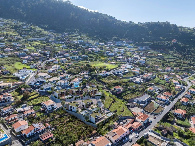 Moradia T3 para Venda em Arco da Calheta Foto 8