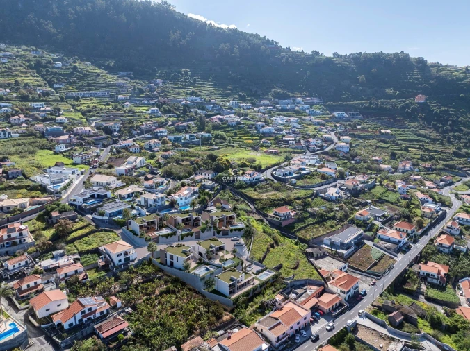 Moradia T3 para Venda em Arco da Calheta Foto 8