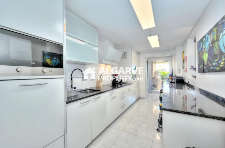 Apartamento T3 para Venda em Quarteira Foto 5