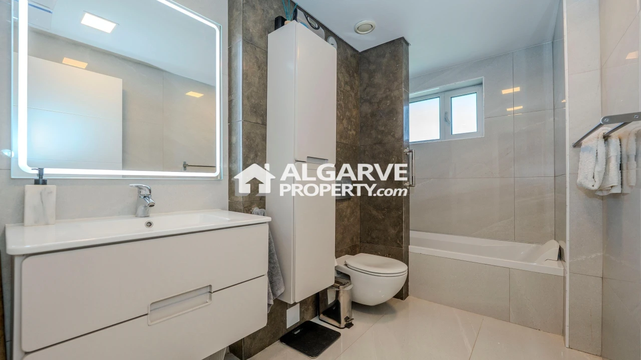 Apartamento T3 para Venda em Quarteira Foto 18