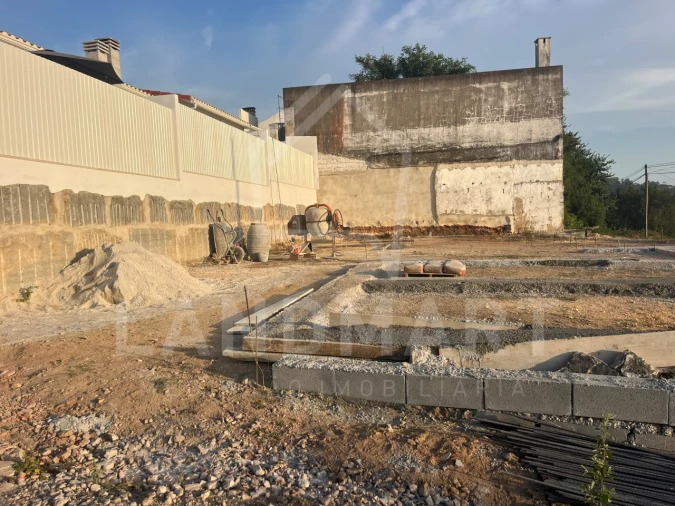 Moradia T2 para Venda em Turquel Foto 3