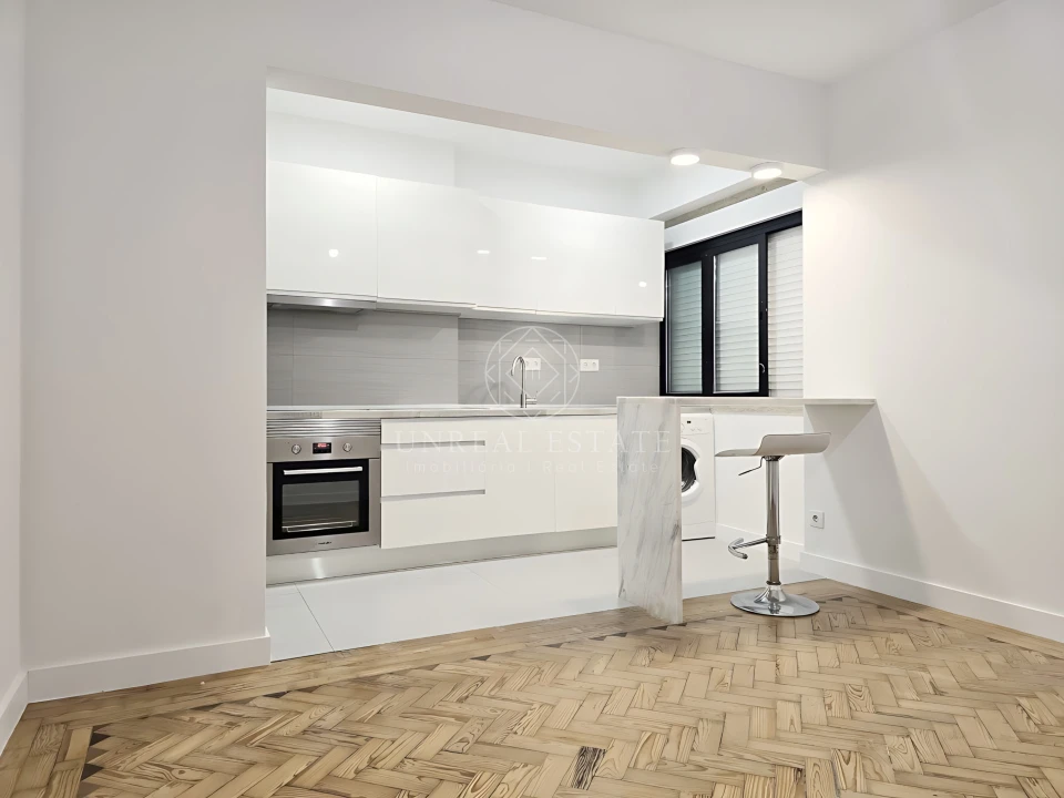 Apartamento T1 para Arrendamento em Algés, Linda-A-Velha e Cruz Quebrada-Dafundo Foto 9