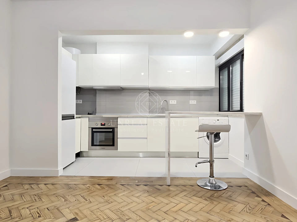 Apartamento T1 para Arrendamento em Algés, Linda-A-Velha e Cruz Quebrada-Dafundo Foto 10