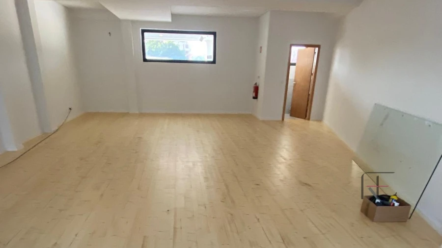 Loja para Venda em Santa Marinha e São Pedro da Afurada Foto 3