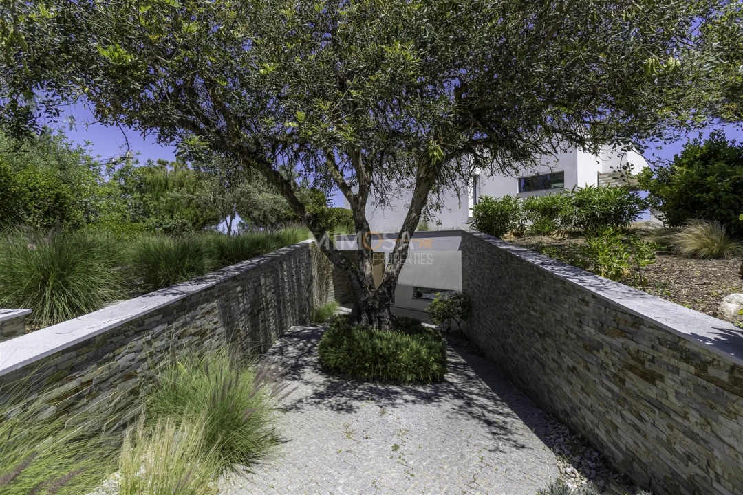 Moradia T4 para Venda em Odiaxere Foto 4