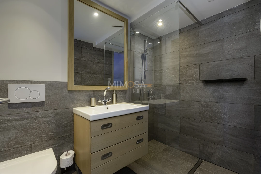 Moradia T4 para Venda em Odiaxere Foto 42