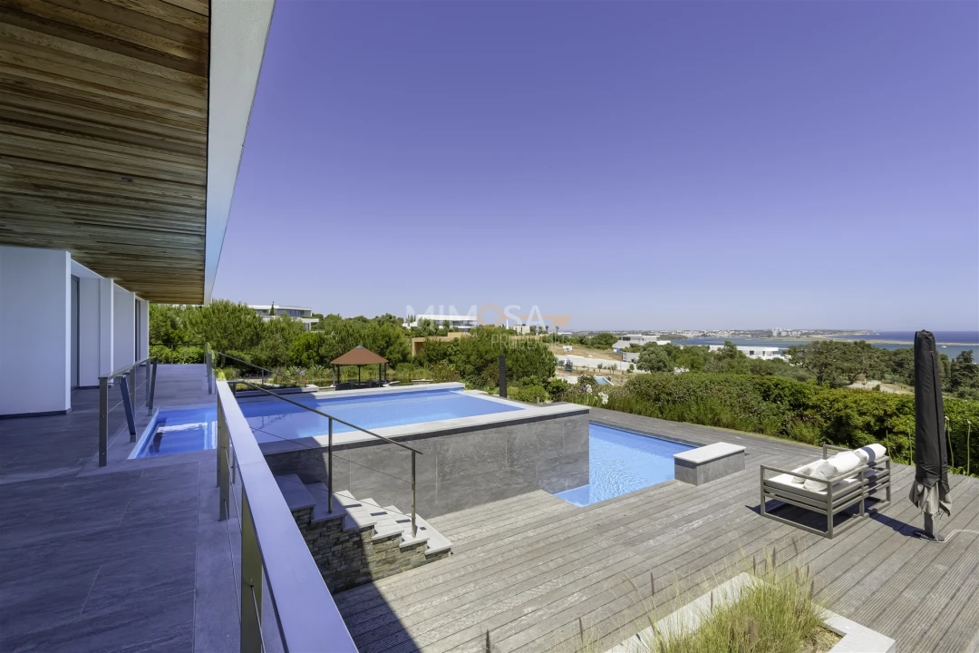 Moradia T4 para Venda em Odiaxere Foto 18