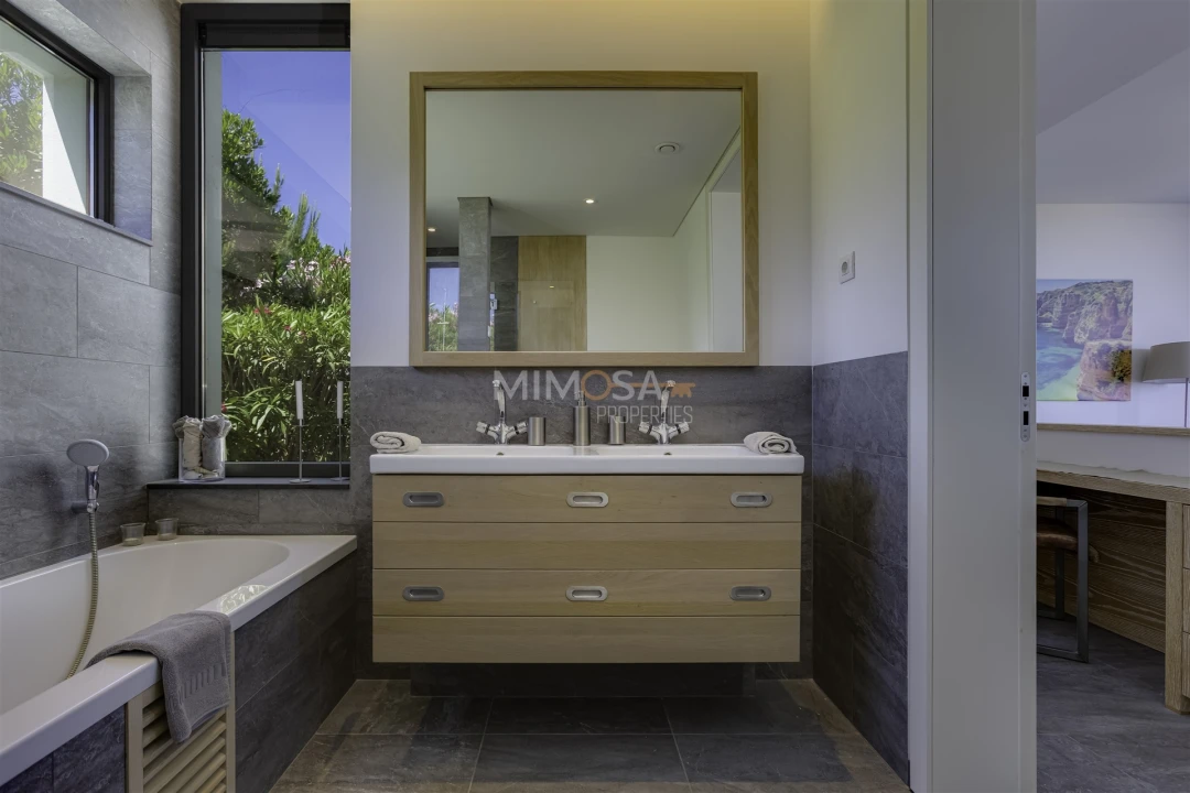 Moradia T4 para Venda em Odiaxere Foto 24