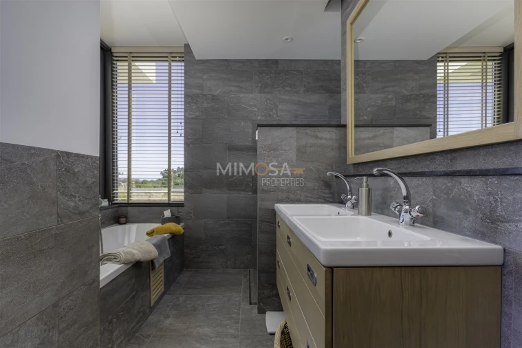 Moradia T4 para Venda em Odiaxere Foto 32