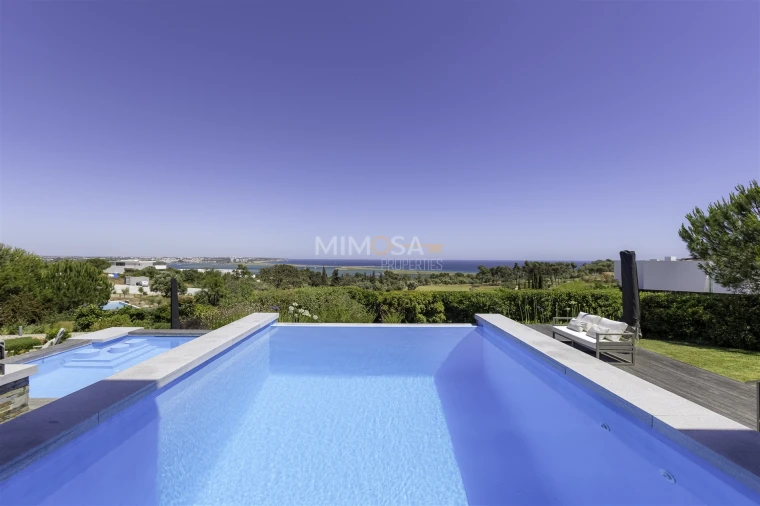 Moradia T4 para Venda em Odiaxere Foto 17