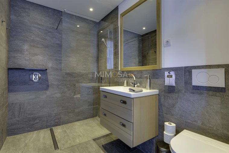 Moradia T4 para Venda em Odiaxere Foto 35