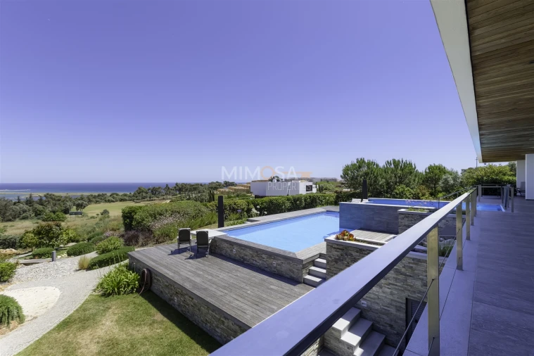 Moradia T4 para Venda em Odiaxere Foto 8